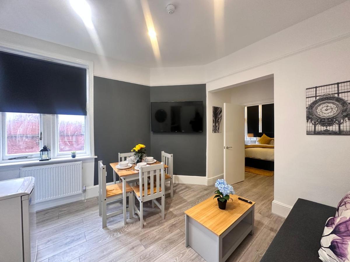 Kensington High Street Posh Flat