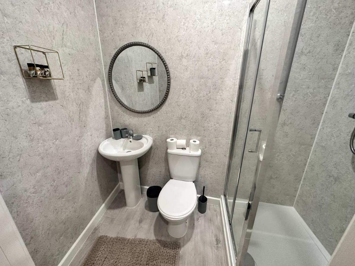 Kensington High Street Posh Flat