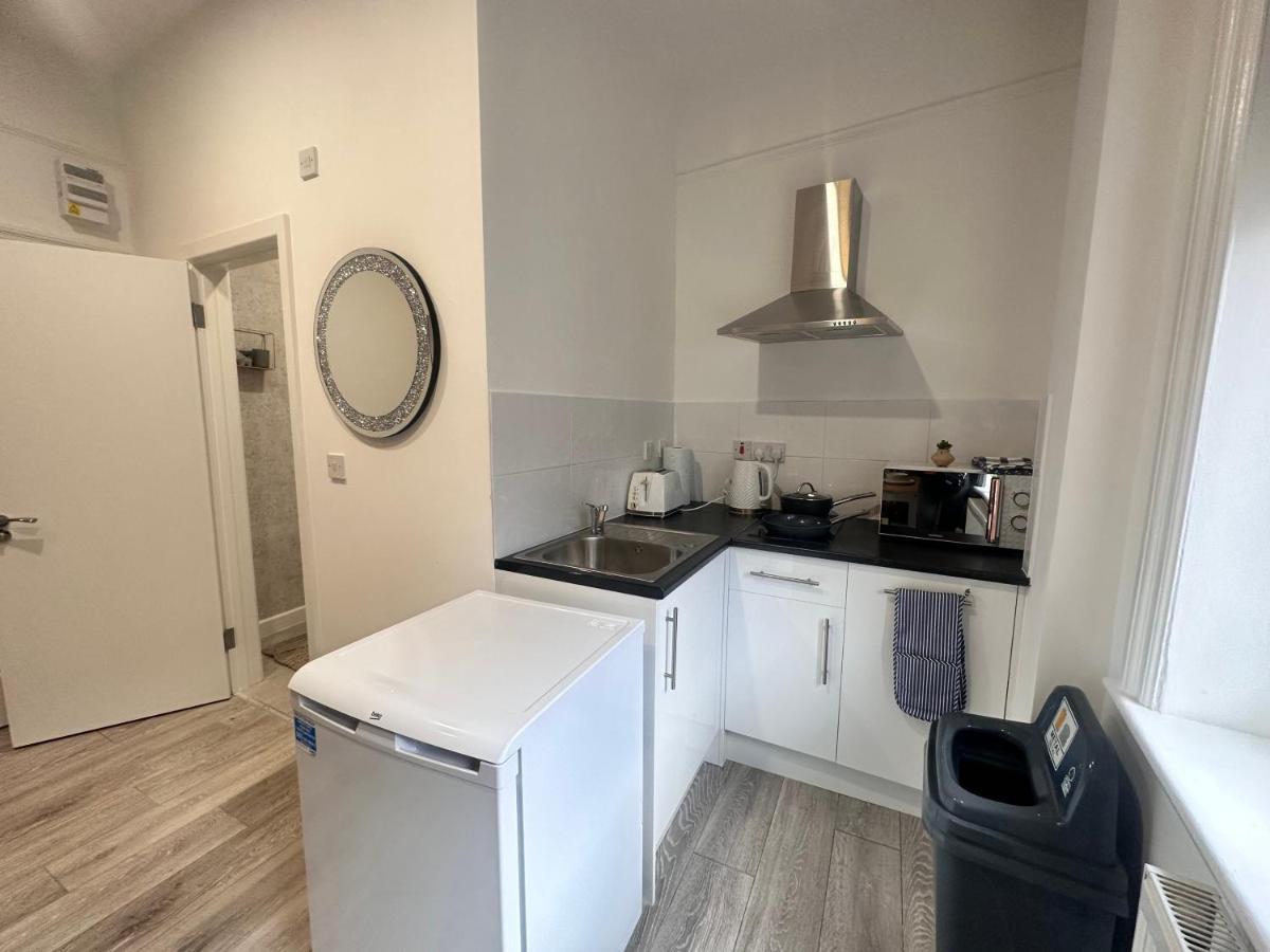 Kensington High Street Posh Flat *